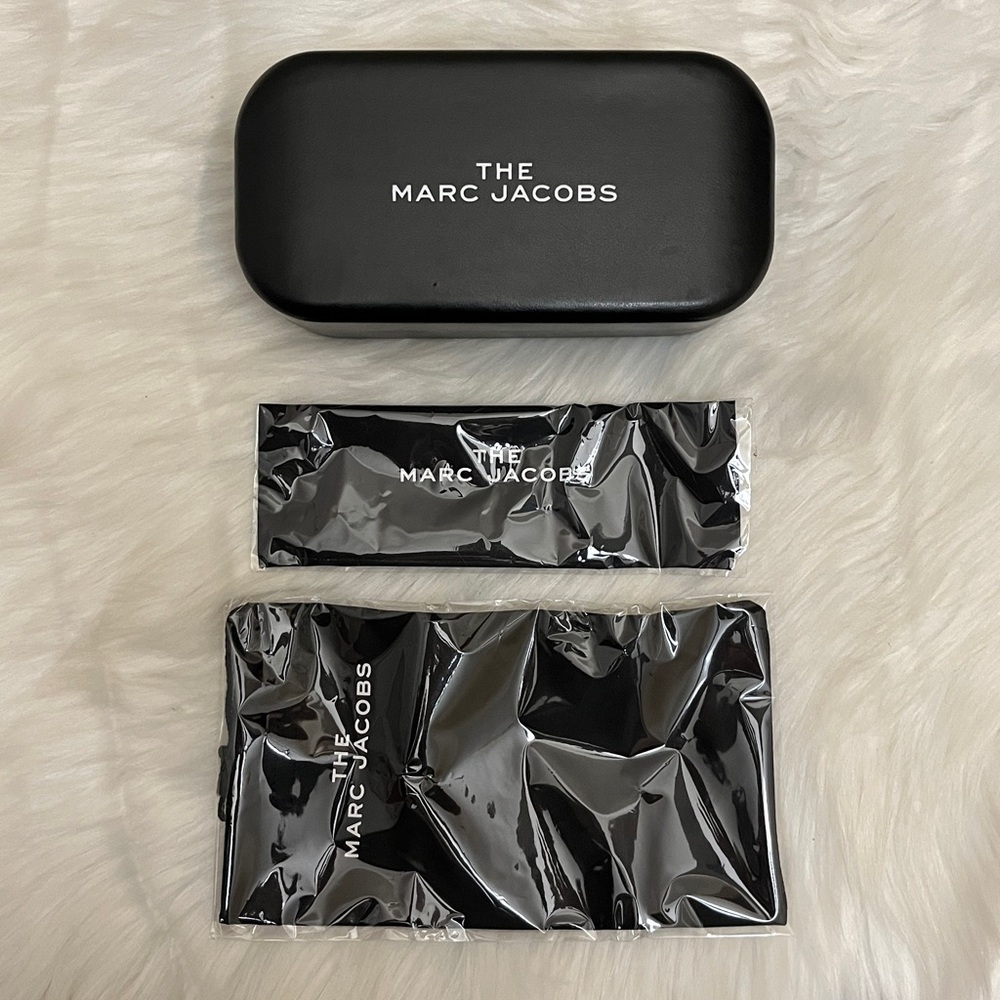 Marc Jacobs Black Sunglass Hardcase Drawstring Pouch Cleaning Cloth Bundle